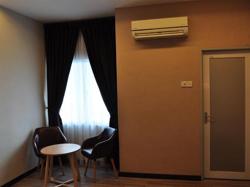 Frazel Inn Hotel Parit Buntar Eksteriør billede