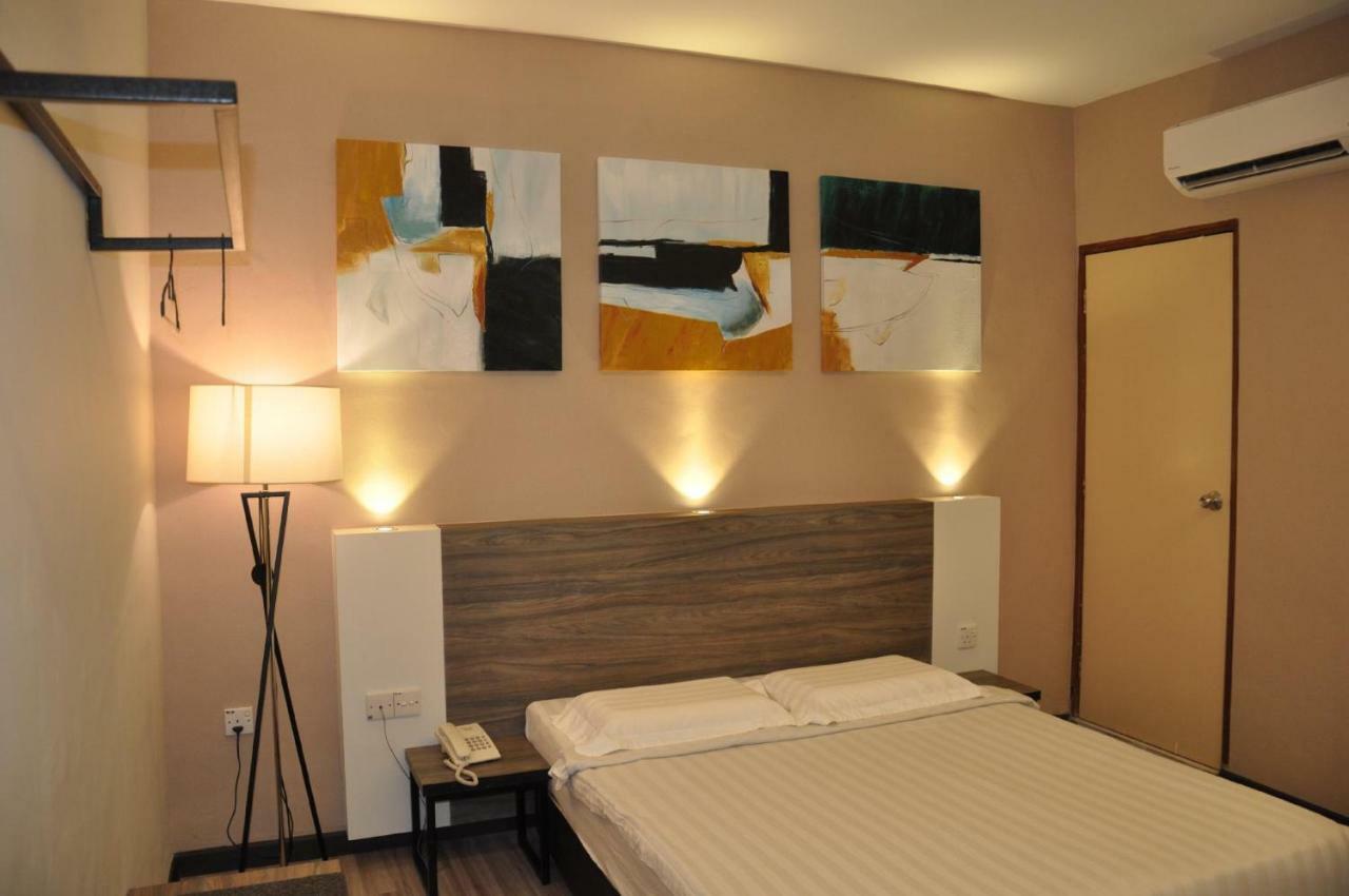 Frazel Inn Hotel Parit Buntar Eksteriør billede
