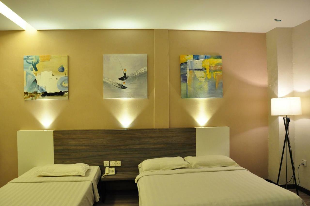 Frazel Inn Hotel Parit Buntar Eksteriør billede