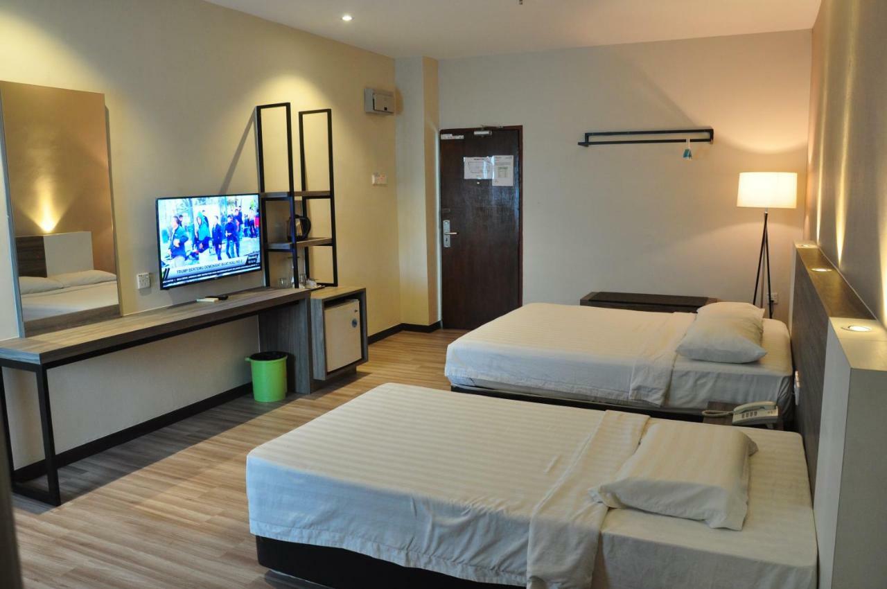 Frazel Inn Hotel Parit Buntar Eksteriør billede