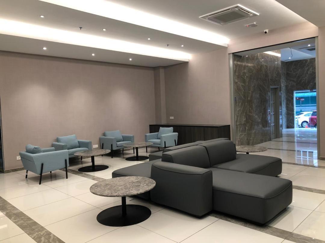 Frazel Inn Hotel Parit Buntar Eksteriør billede