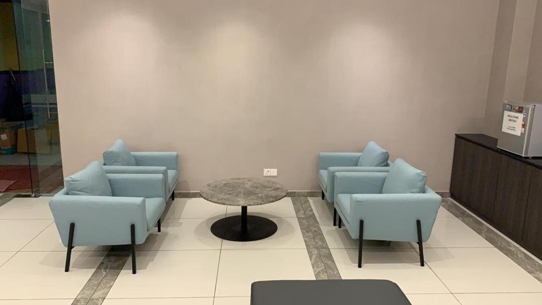 Frazel Inn Hotel Parit Buntar Eksteriør billede