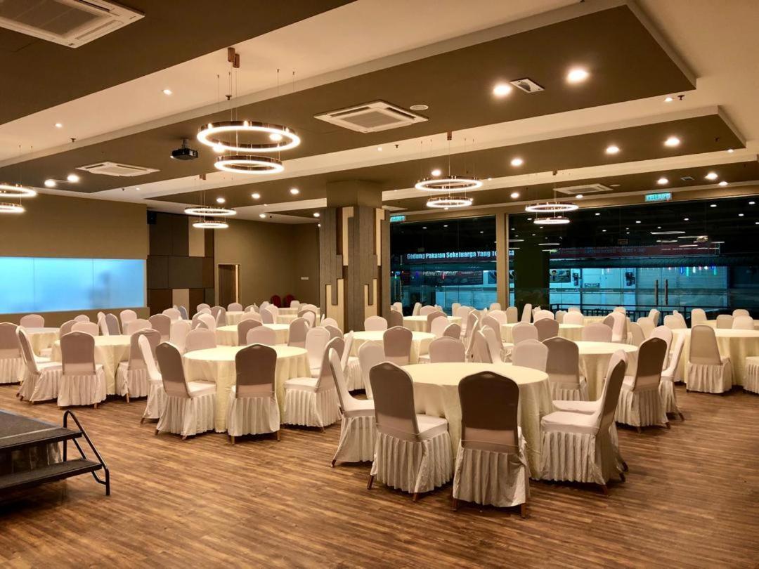 Frazel Inn Hotel Parit Buntar Eksteriør billede