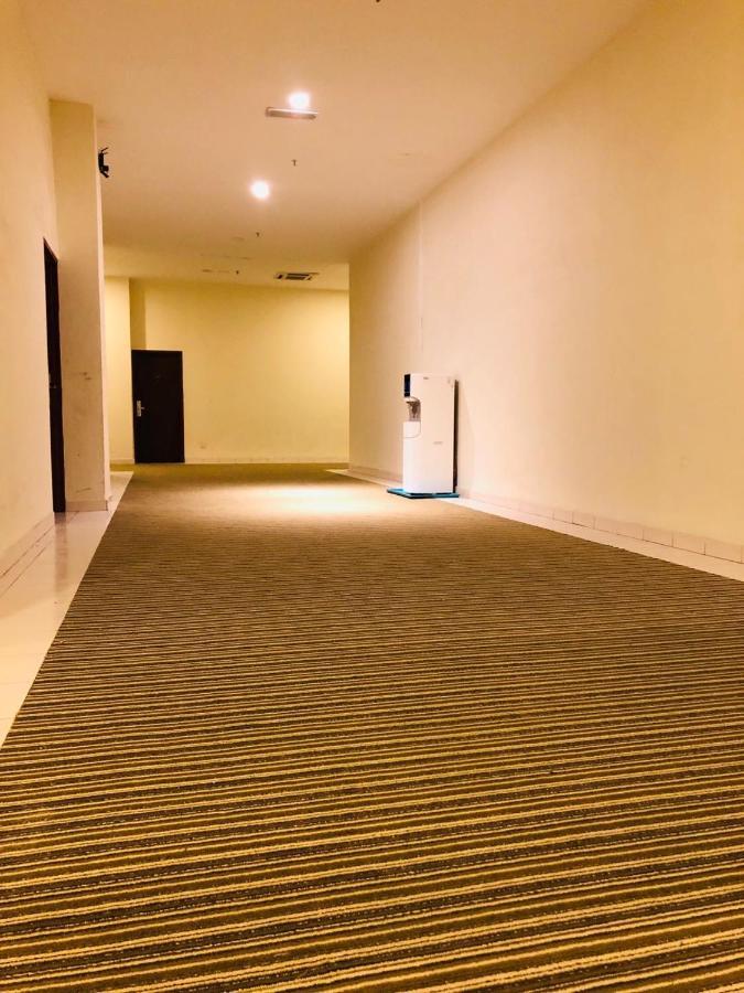 Frazel Inn Hotel Parit Buntar Eksteriør billede